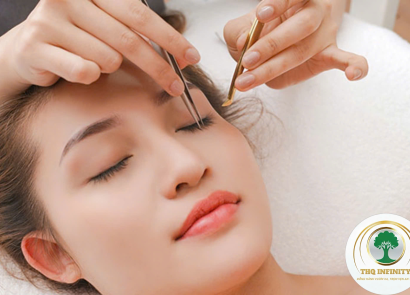 NỮ LÀM NAIL MI