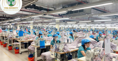NAM NỮ LÀM VIỆC TRONG NHÀ MÁY MAY