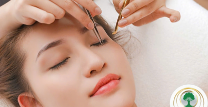 NỮ LÀM NAIL MI