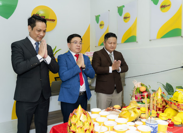 KHAI TRƯƠNG CÔNG TY CỔ PHẦN TẬP ĐOÀN THQ